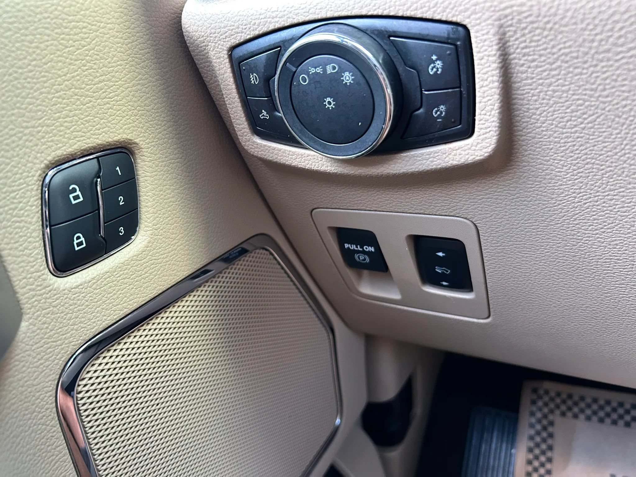 Used 2019 Ford F150 Lariat RWD image 19