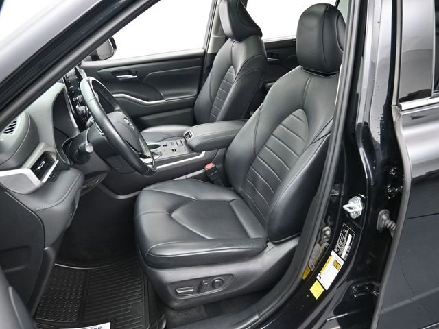 Used 2021 Toyota Highlander XLE image 11