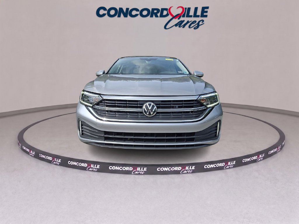 Used 2023 Volkswagen Jetta SEL FWD image 2