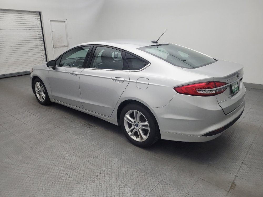 Used 2018 Ford Fusion SE w/ Fusion SE Technology Package FWD image 3