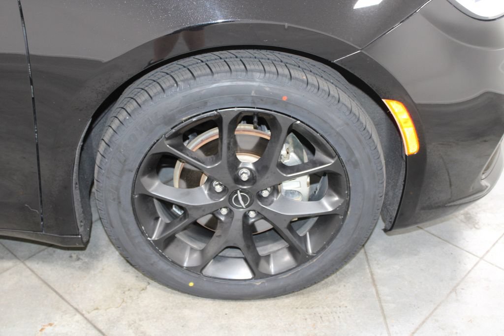 Used 2025 Chrysler Pacifica Limited FWD image 65