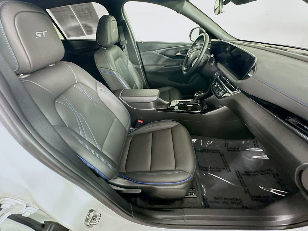 Used 2025 Buick Envista Sport Touring image 32