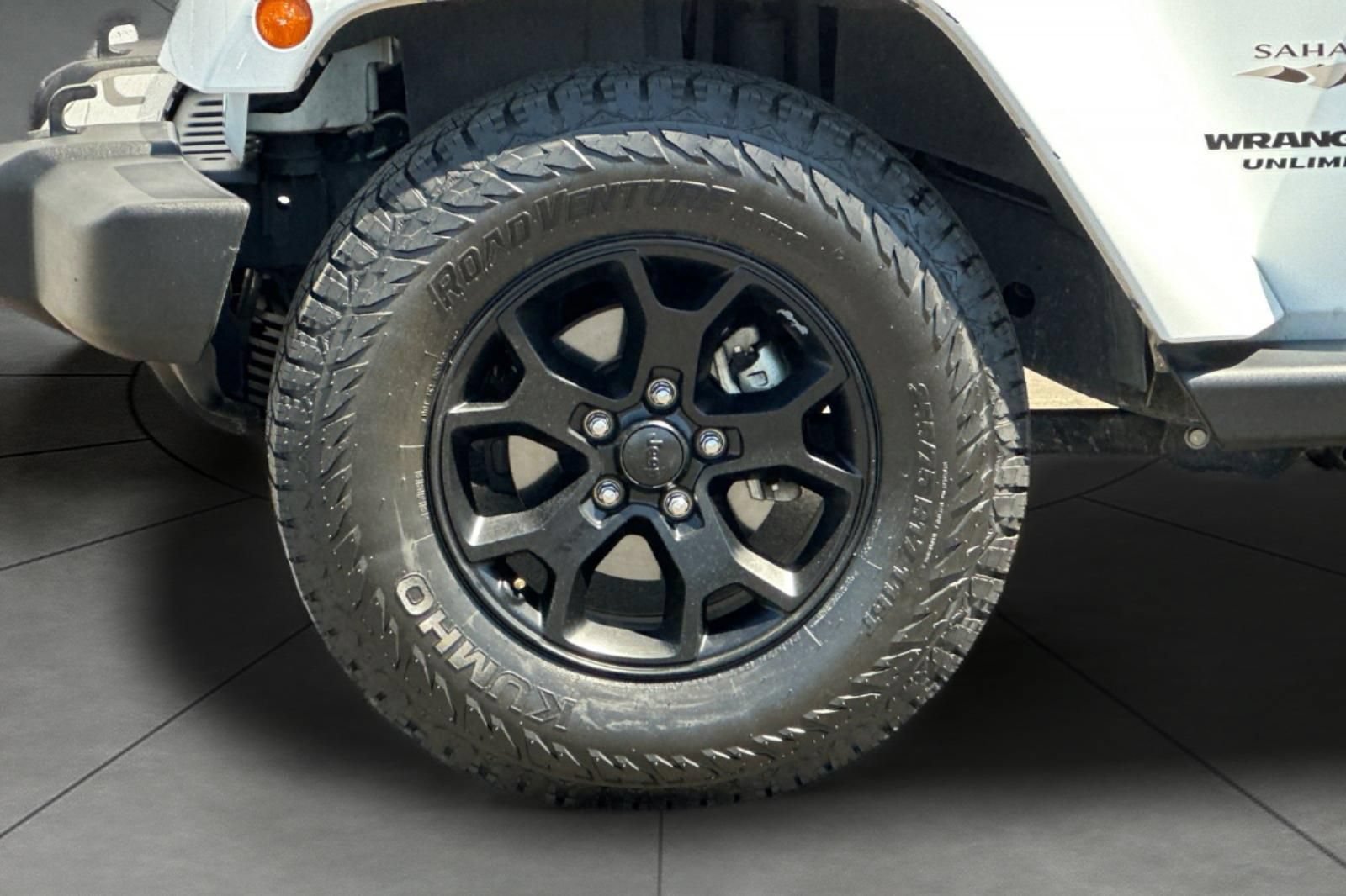 Used 2017 Jeep Wrangler Unlimited Sahara w/ Connectivity Group AWD/4WD image 29