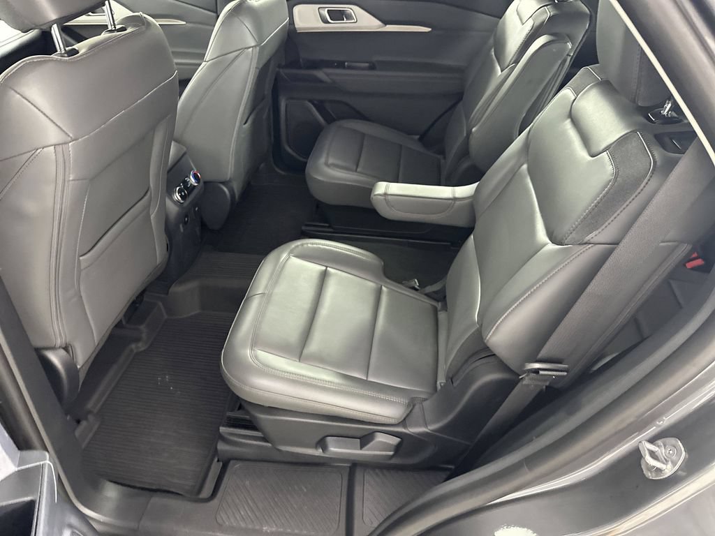 Used 2025 Ford Explorer Active w/ Active Comfort Package RWD image 22