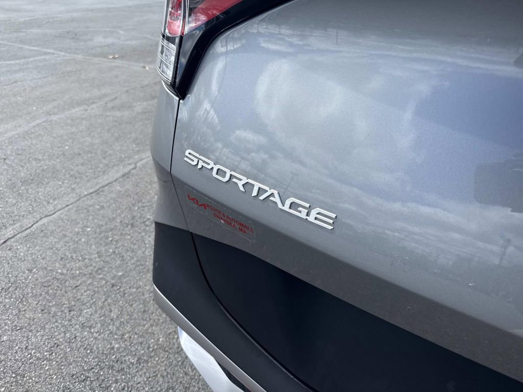 Used 2024 Kia Sportage LX image 5