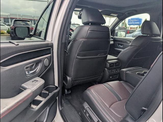 Used 2025 Honda Pilot Black Edition image 17