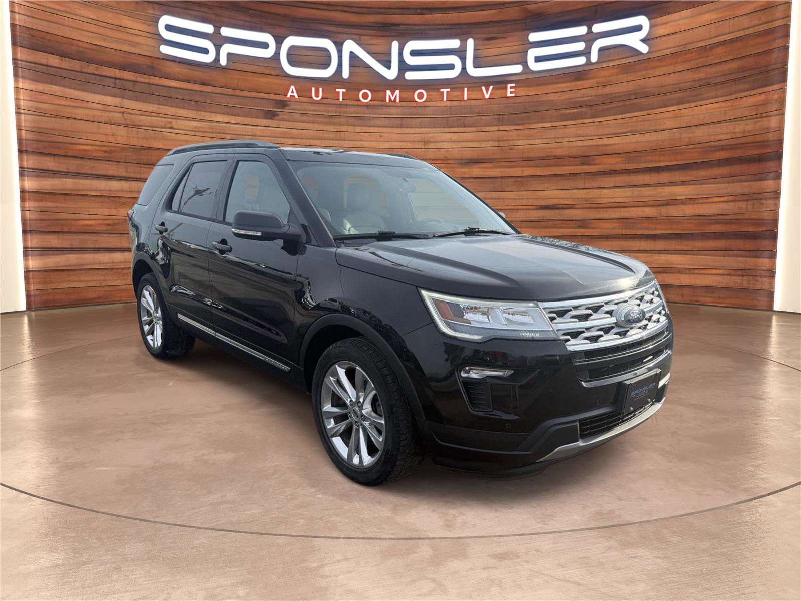 Used 2019 Ford Explorer XLT w/ Equipment Group 202A image 9