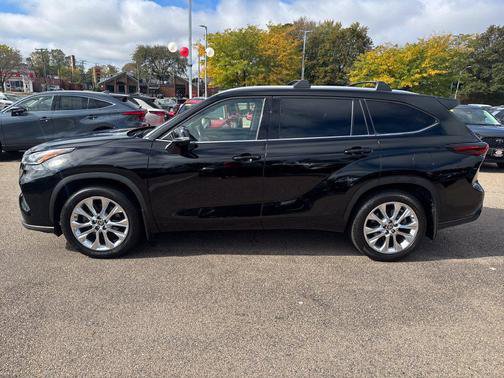 Used 2024 Toyota Highlander Limited AWD/4WD image 4
