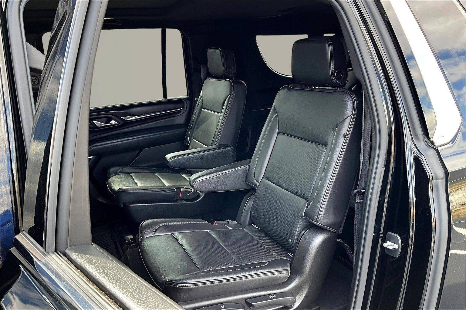 Used 2021 GMC Yukon XL Denali w/ Denali Premium Package image 27