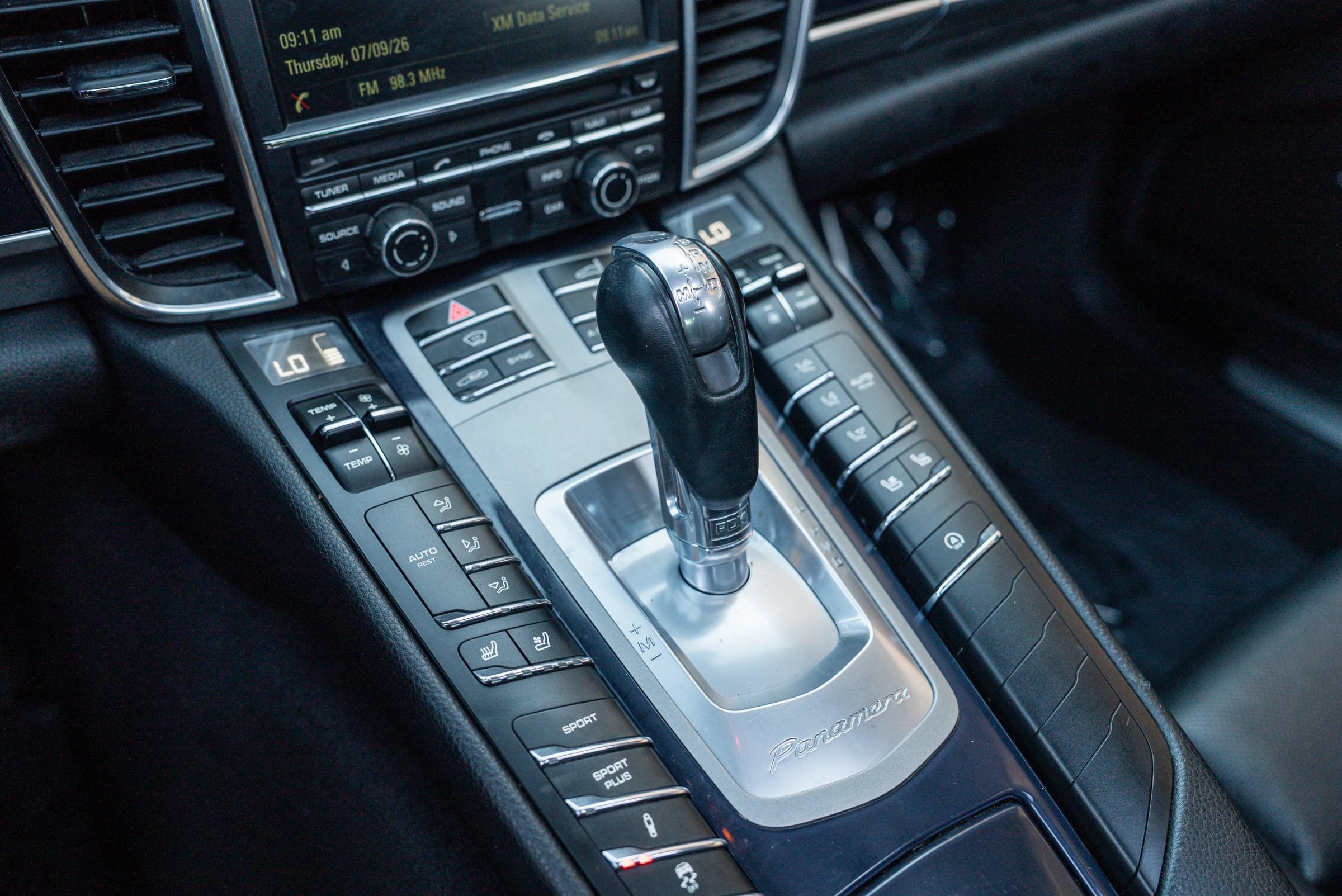 Used 2016 Porsche Panamera RWD image 14