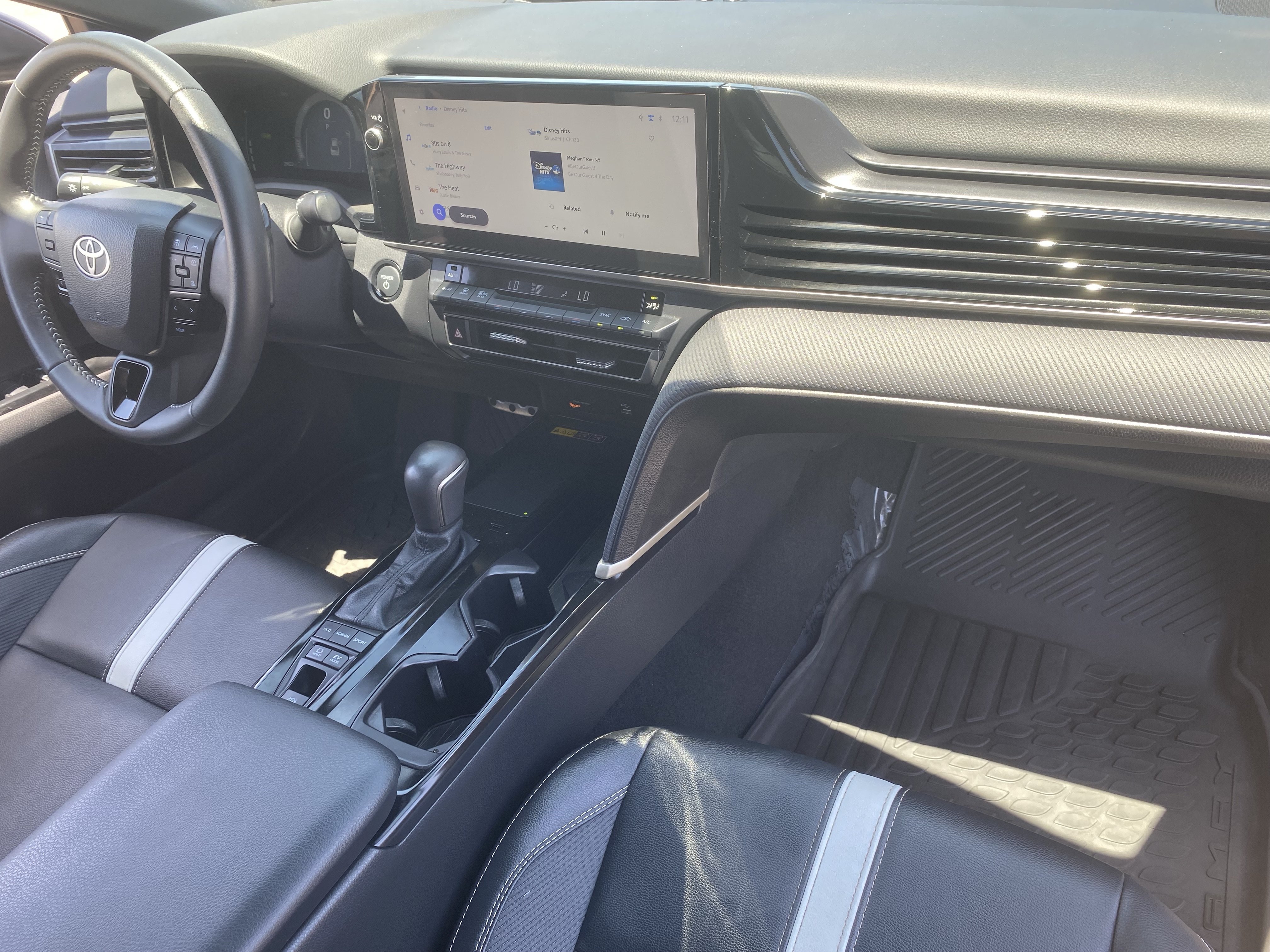 Used 2026 Toyota Camry SE w/ Multimedia Upgrade Package FWD image 11