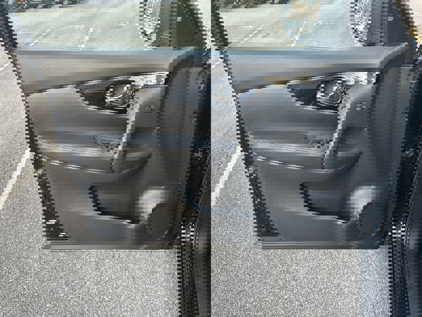 Used 2021 Nissan Rogue Sport SV w/ Technology Package image 10