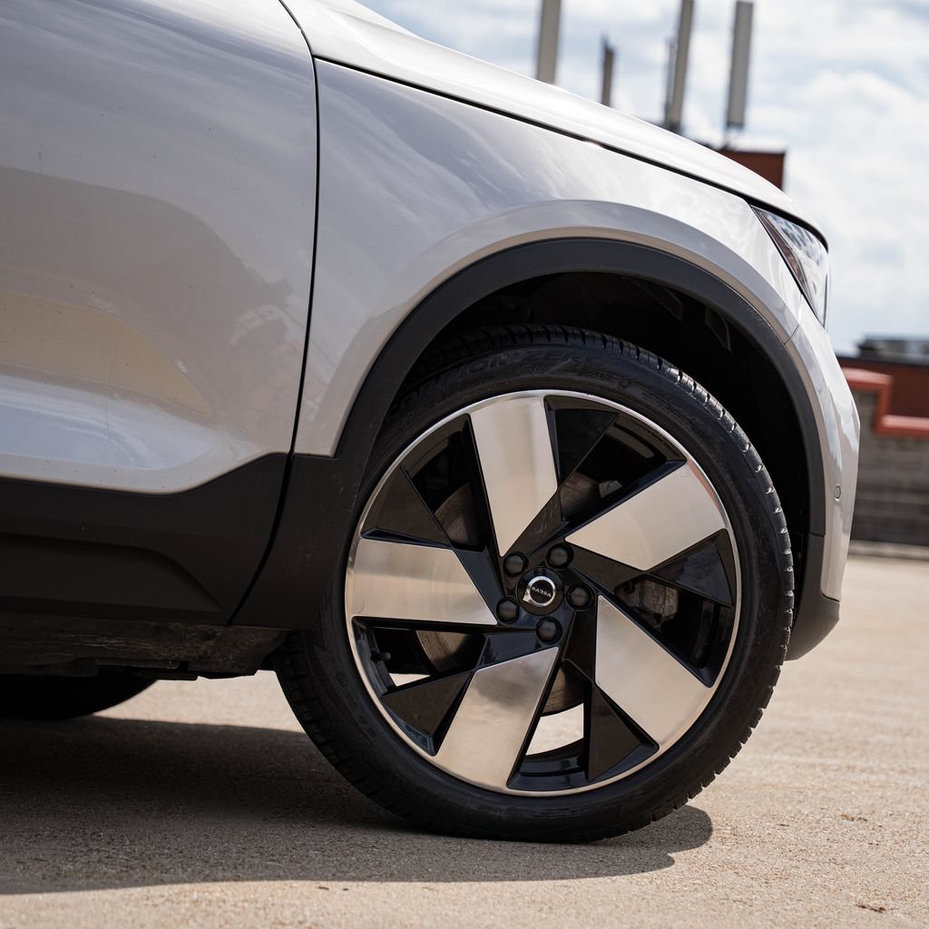 Certified 2023 Volvo C40 P8 Recharge Ultimate w/ Protection Package Premier AWD/4WD image 7
