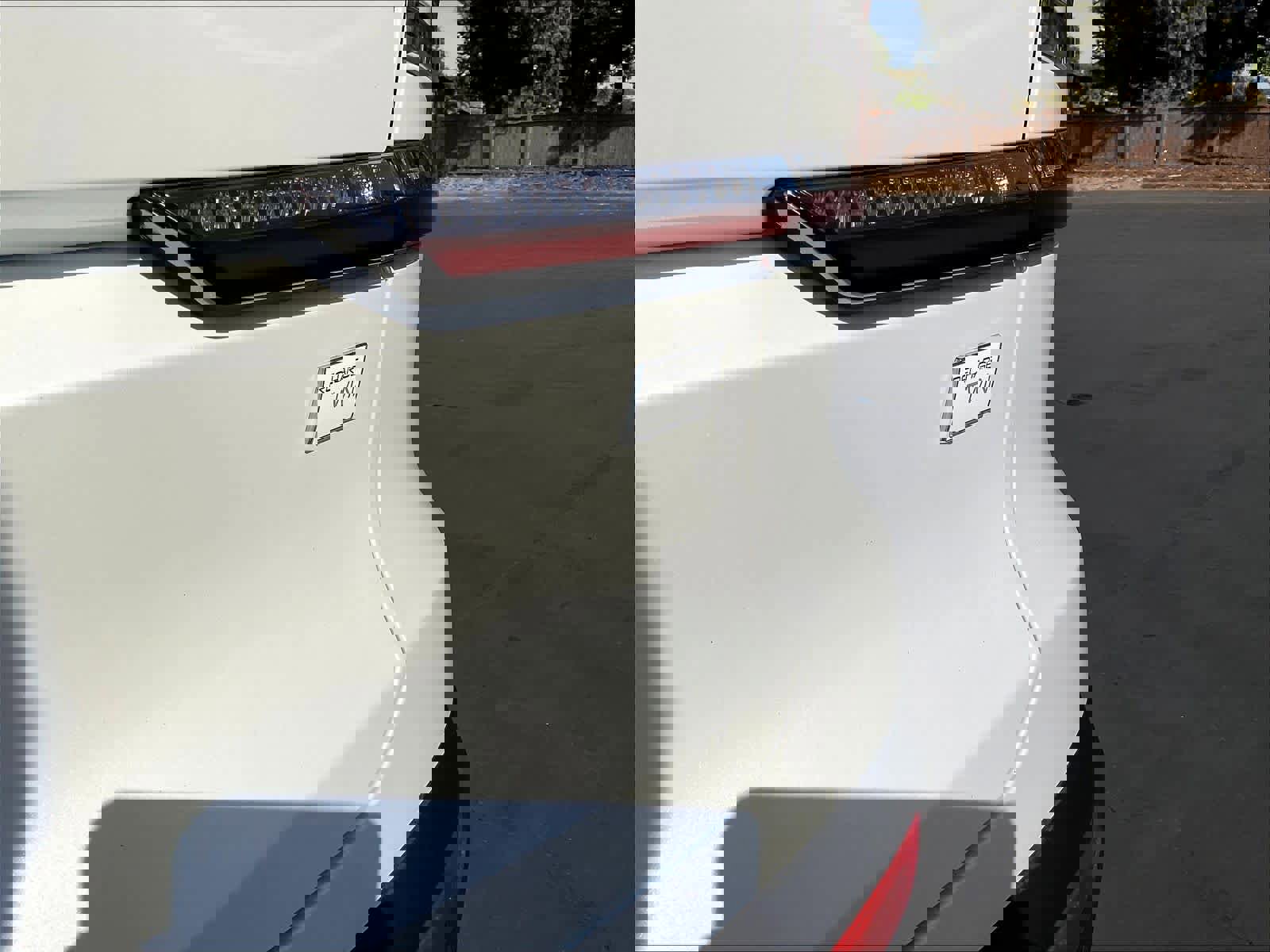 Used 2023 Volvo C40 P8 Recharge Ultimate image 11