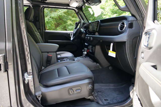 Used 2025 Jeep Gladiator Sport image 48