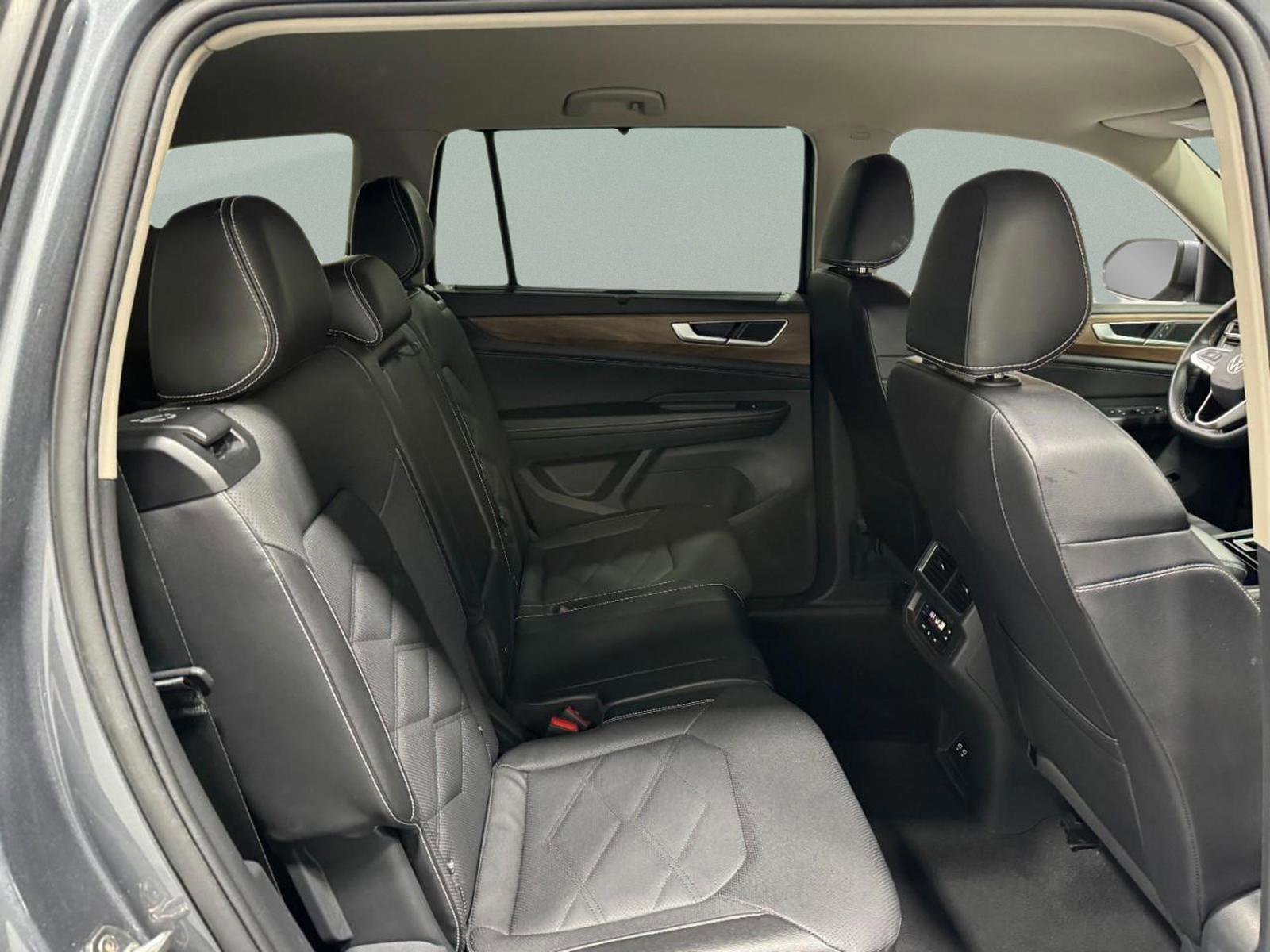 Used 2024 Volkswagen Atlas SE image 13