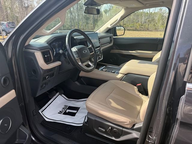 Used 2024 Ford Expedition Limited image 3