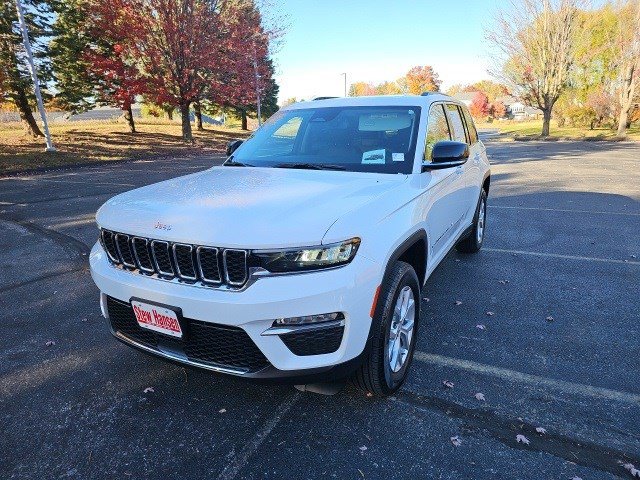 Used 2024 Jeep Grand Cherokee Limited image 2