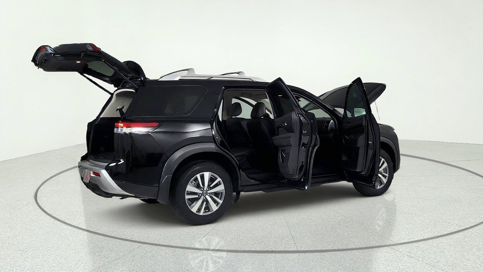 Used 2025 Nissan Pathfinder SL FWD image 14