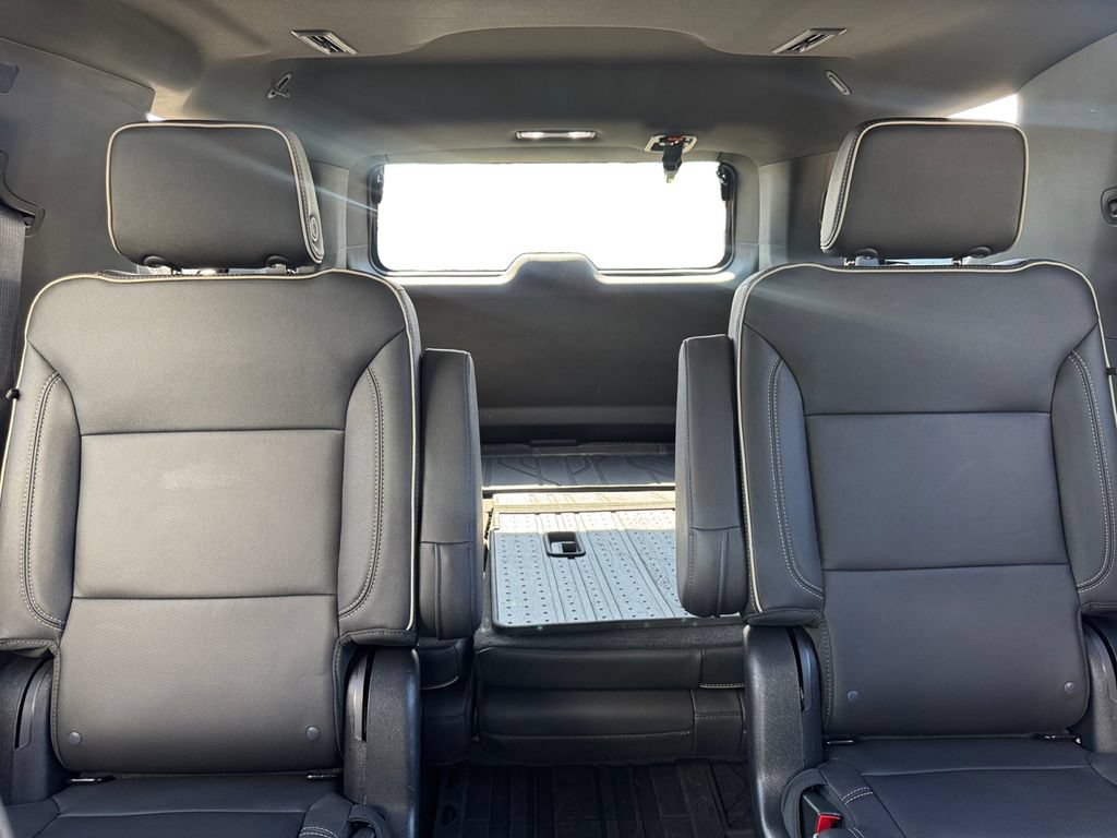Used 2023 Chevrolet Tahoe Premier w/ Advanced Technology Package RWD image 23