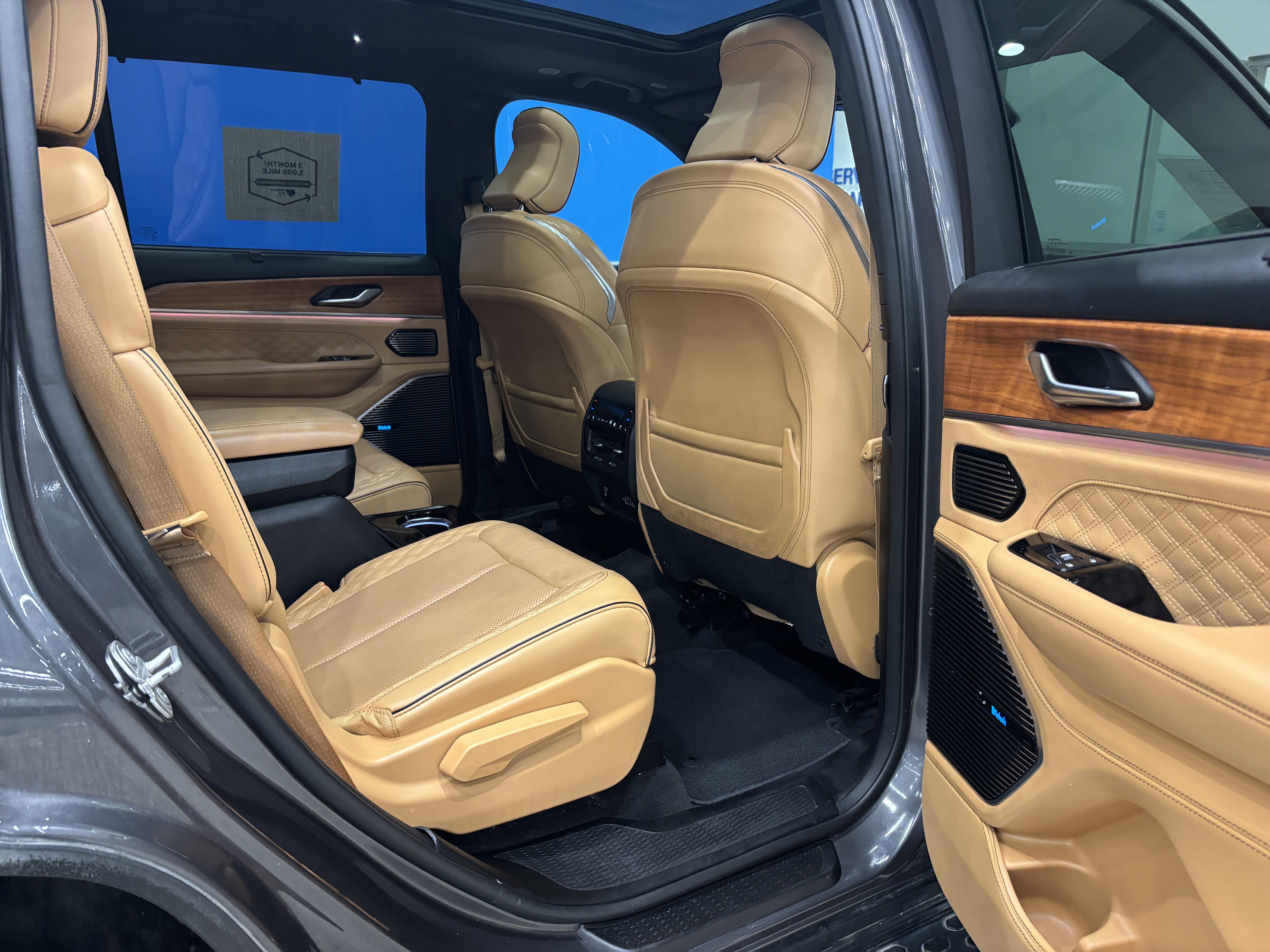 Used 2021 Jeep Grand Cherokee L Summit image 18