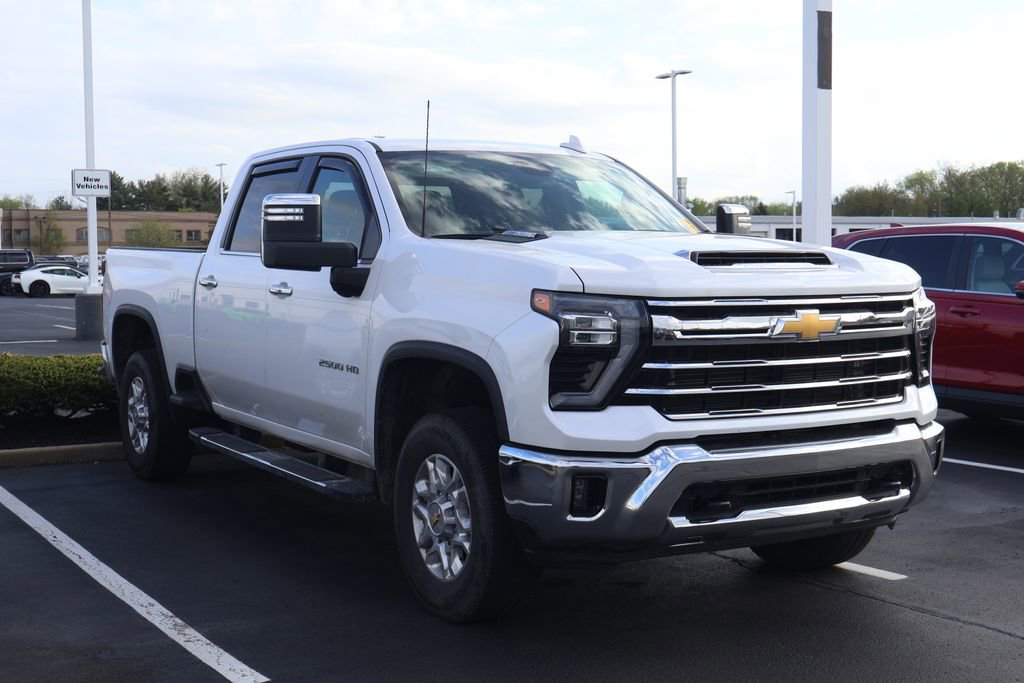 Used 2024 Chevrolet Silverado 2500 LTZ AWD/4WD image 3