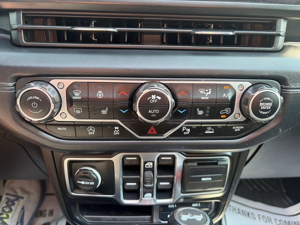 Used 2024 Jeep Wrangler Unlimited Sahara w/ Technology Group AWD/4WD image 18