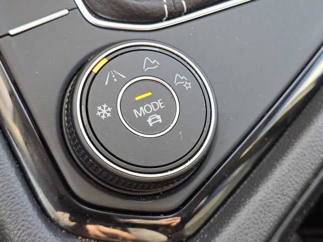 Used 2023 Volkswagen Taos SE w/ Panoramic Sunroof Package image 12