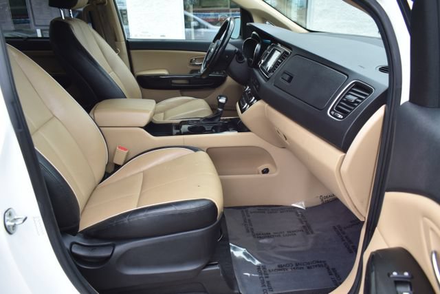 Used 2017 Kia Sedona EX FWD image 46