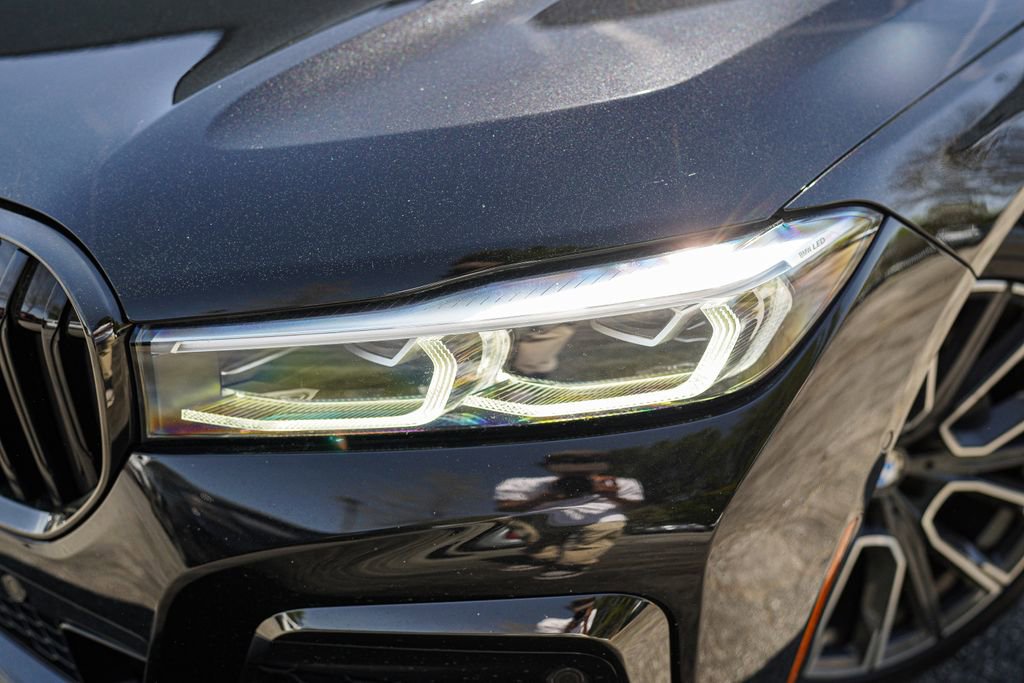Used 2022 BMW 740i w/ M Sport Package RWD image 4
