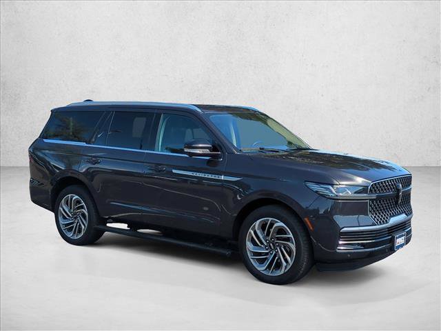 Used 2025 Lincoln Navigator Reserve AWD/4WD image 3