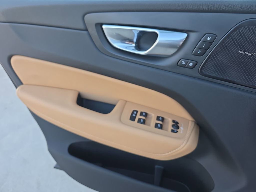 Used 2025 Volvo XC60 B5 Ultra w/ Protection Package Premier image 24