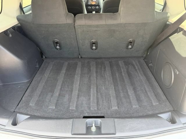 Used 2016 Jeep Patriot Latitude FWD image 16