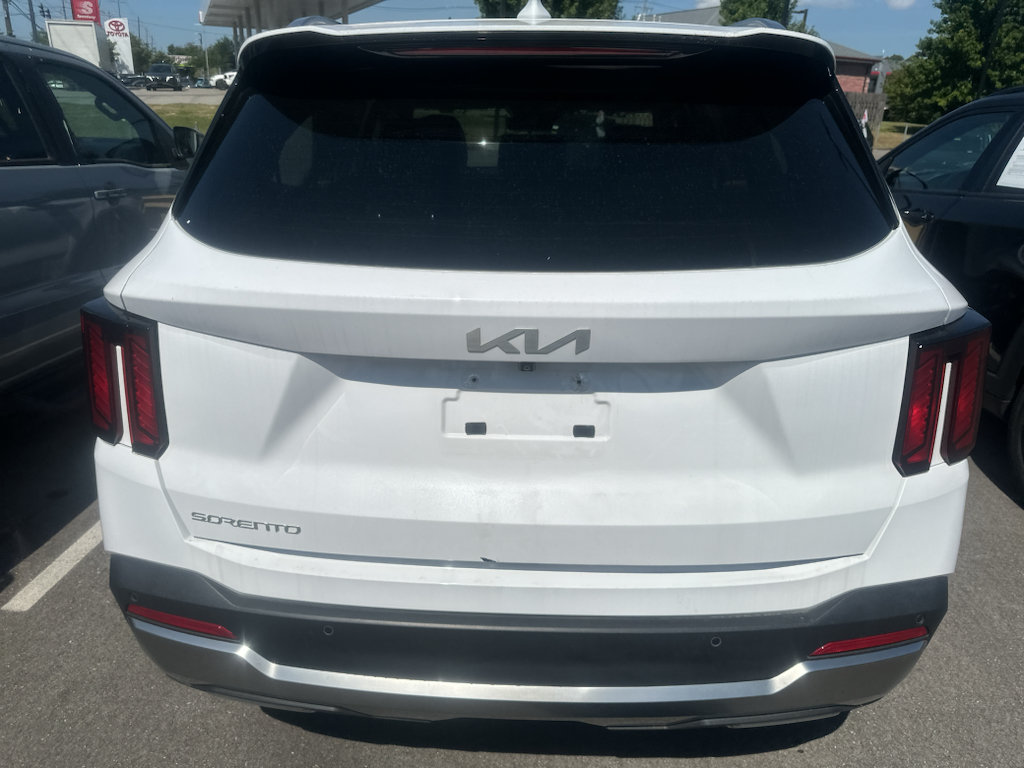 Used 2024 Kia Sorento S w/ Panoramic Sunroof Package FWD image 4