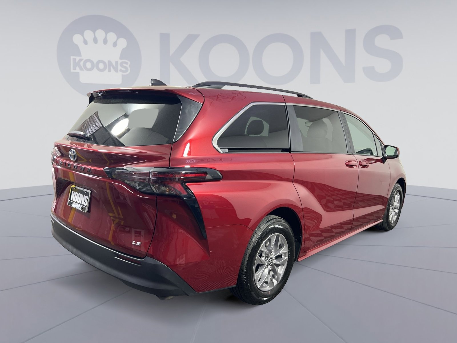 Used 2025 Toyota Sienna LE w/ LE Plus Package image 7