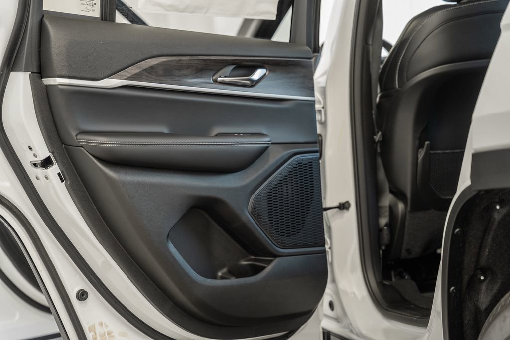 New 2025 Jeep Grand Cherokee Limited w/ MOPAR Finishing Package image 34