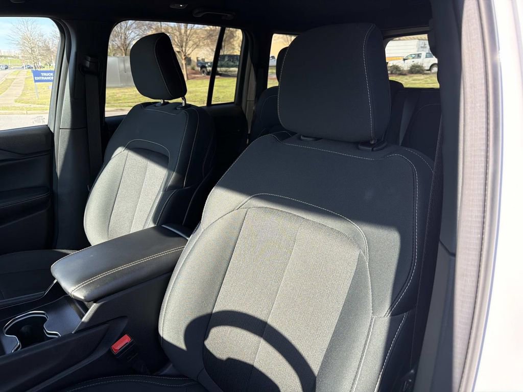 Used 2024 Jeep Grand Cherokee Laredo image 24