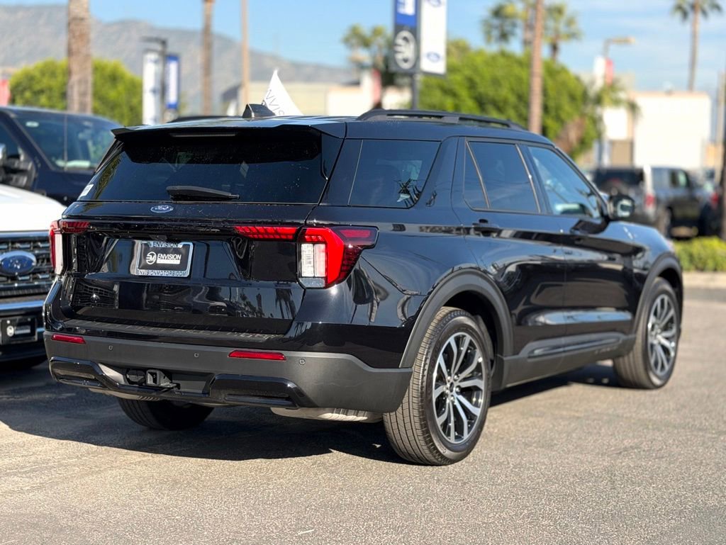 Used 2025 Ford Explorer ST-Line w/ Premium Package image 8