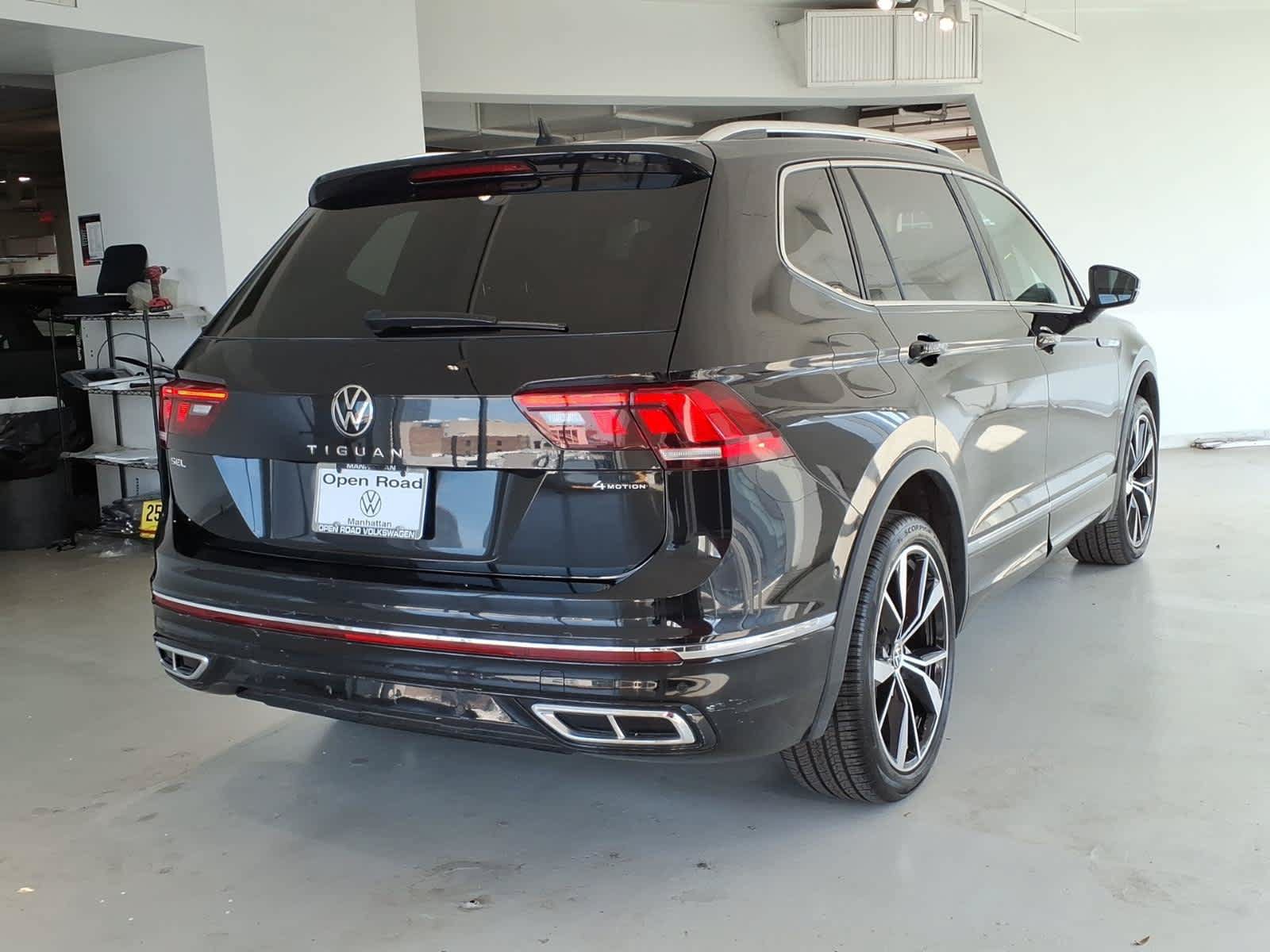 Certified 2022 Volkswagen Tiguan SEL R-Line AWD/4WD image 4