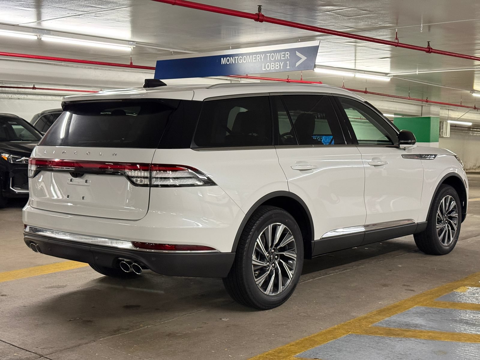 New 2026 Lincoln Aviator AWD image 4