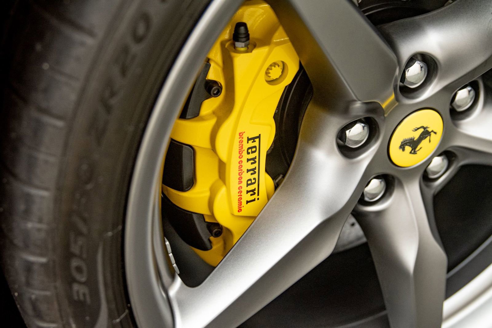 Used 2022 Ferrari F8 Tributo image 38