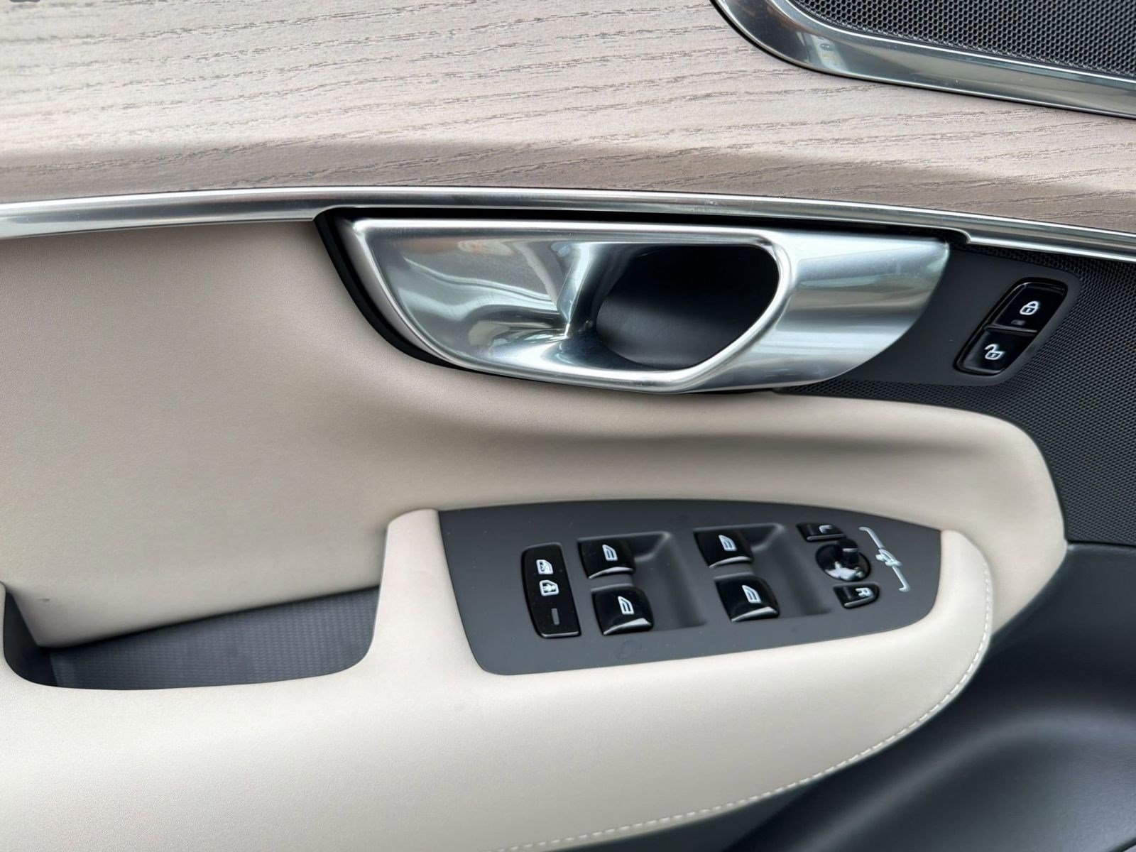 New 2026 Volvo XC90 B6 Plus AWD/4WD image 12