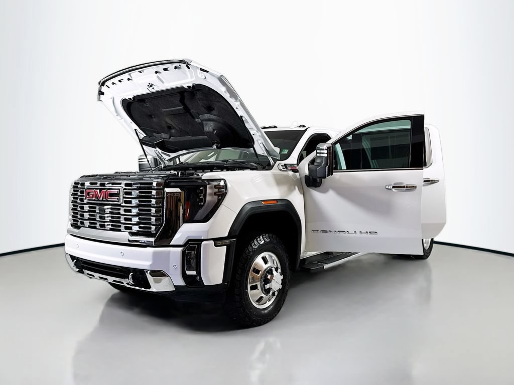 Used 2025 GMC Sierra 3500 Denali w/ Technology Package AWD/4WD image 23
