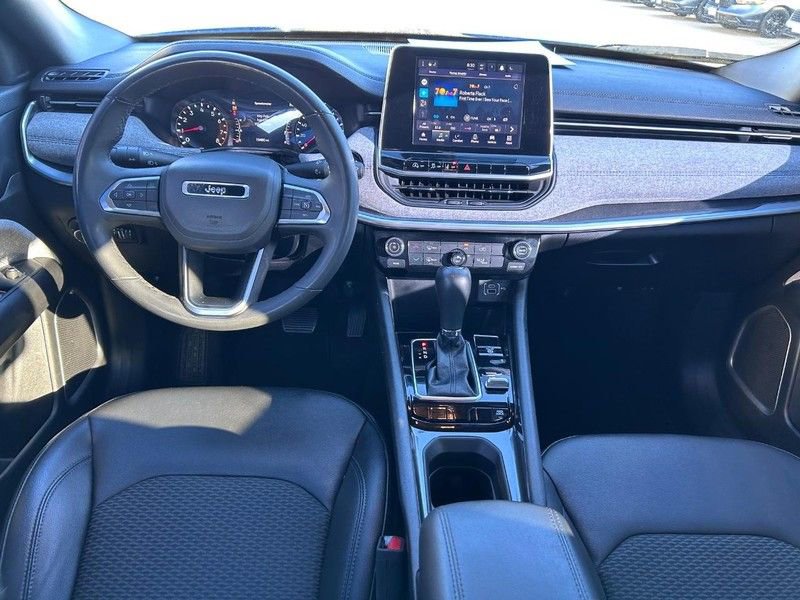 Used 2025 Jeep Compass Latitude image 9