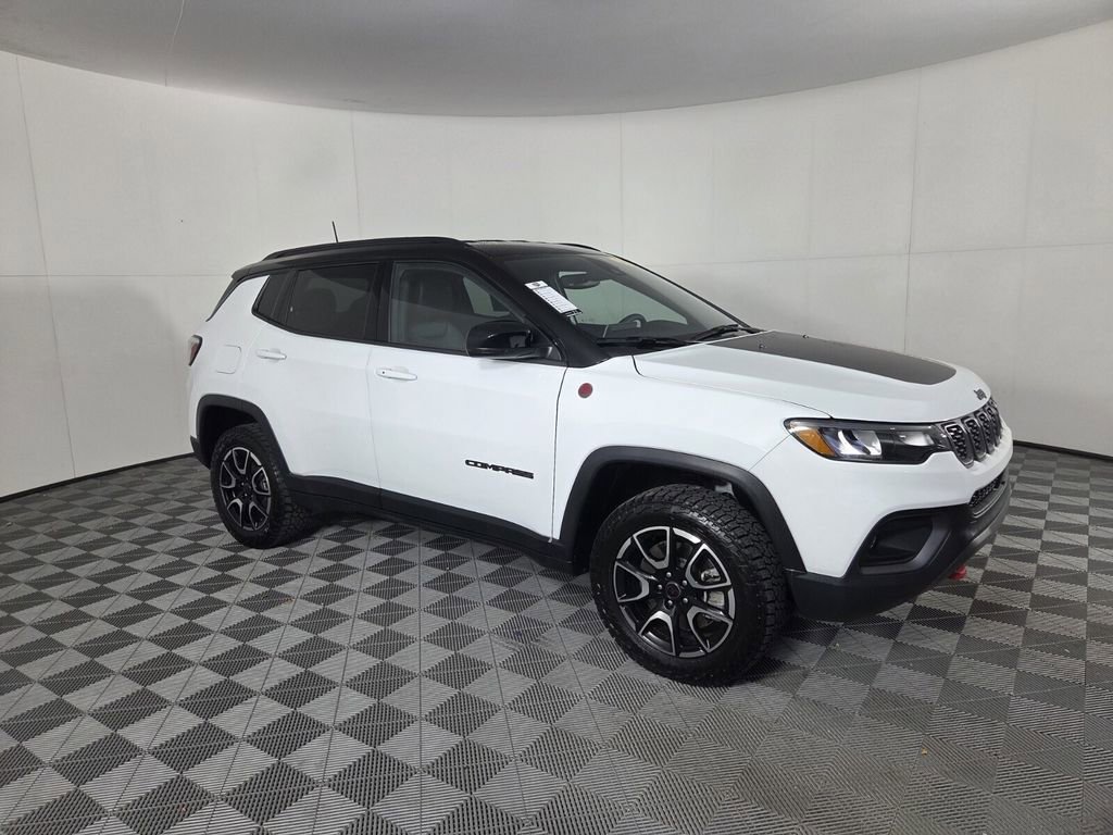 Certified 2025 Jeep Compass Trailhawk w/ Trailhawk Convenience Group AWD/4WD image 2