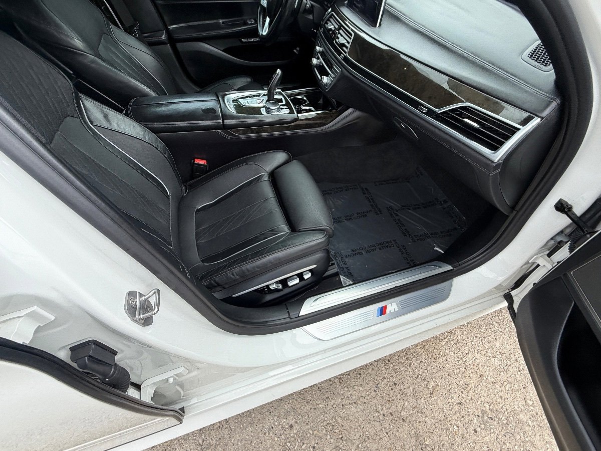 Used 2016 BMW 740i RWD image 14