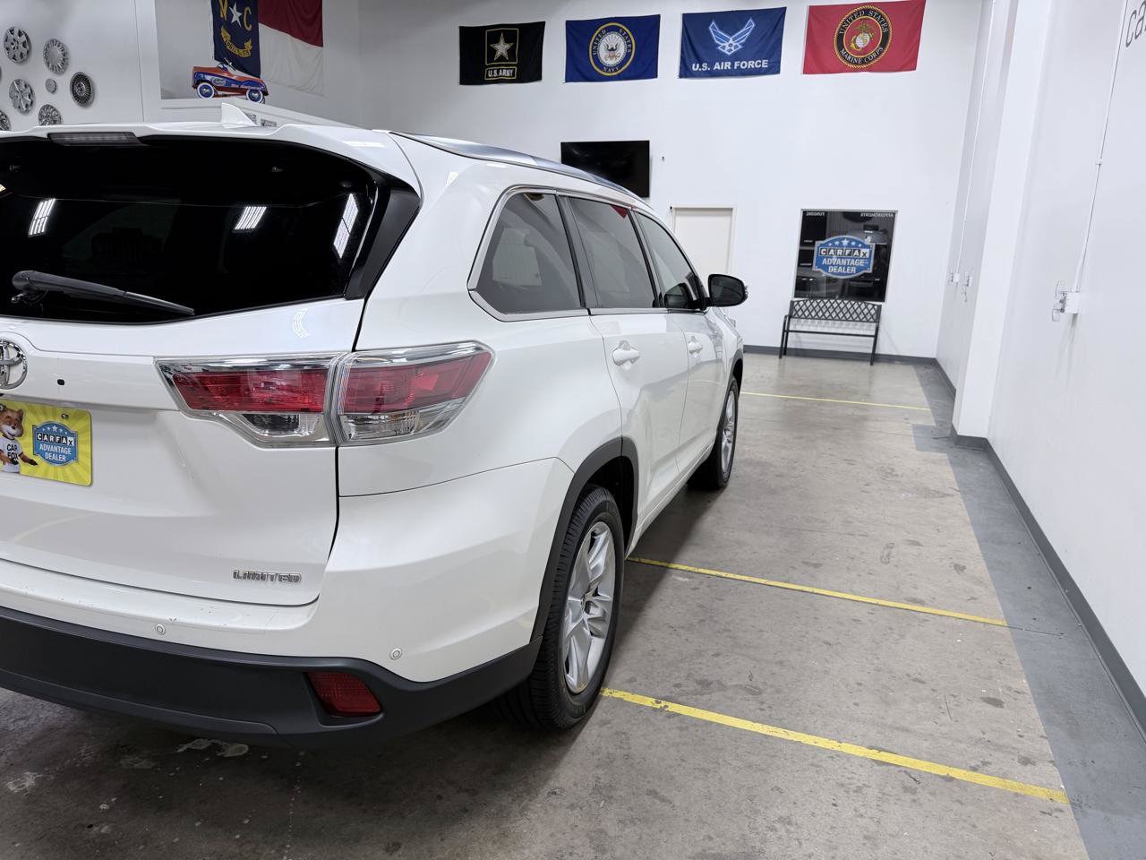 Used 2016 Toyota Highlander Limited FWD image 23