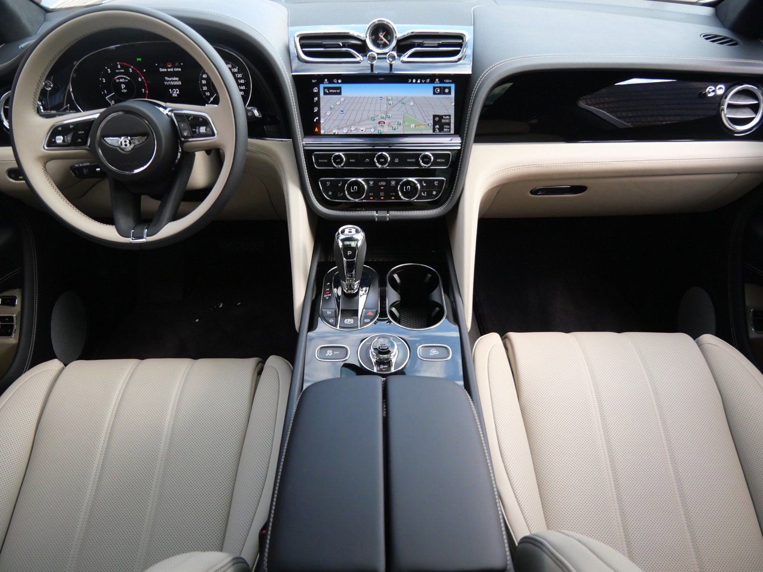 Used 2025 Bentley Bentayga image 4