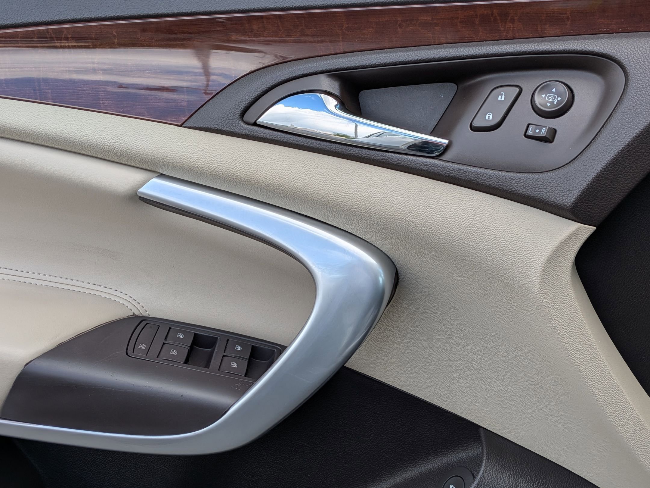 Certified 2017 Buick Regal Sport Touring image 23