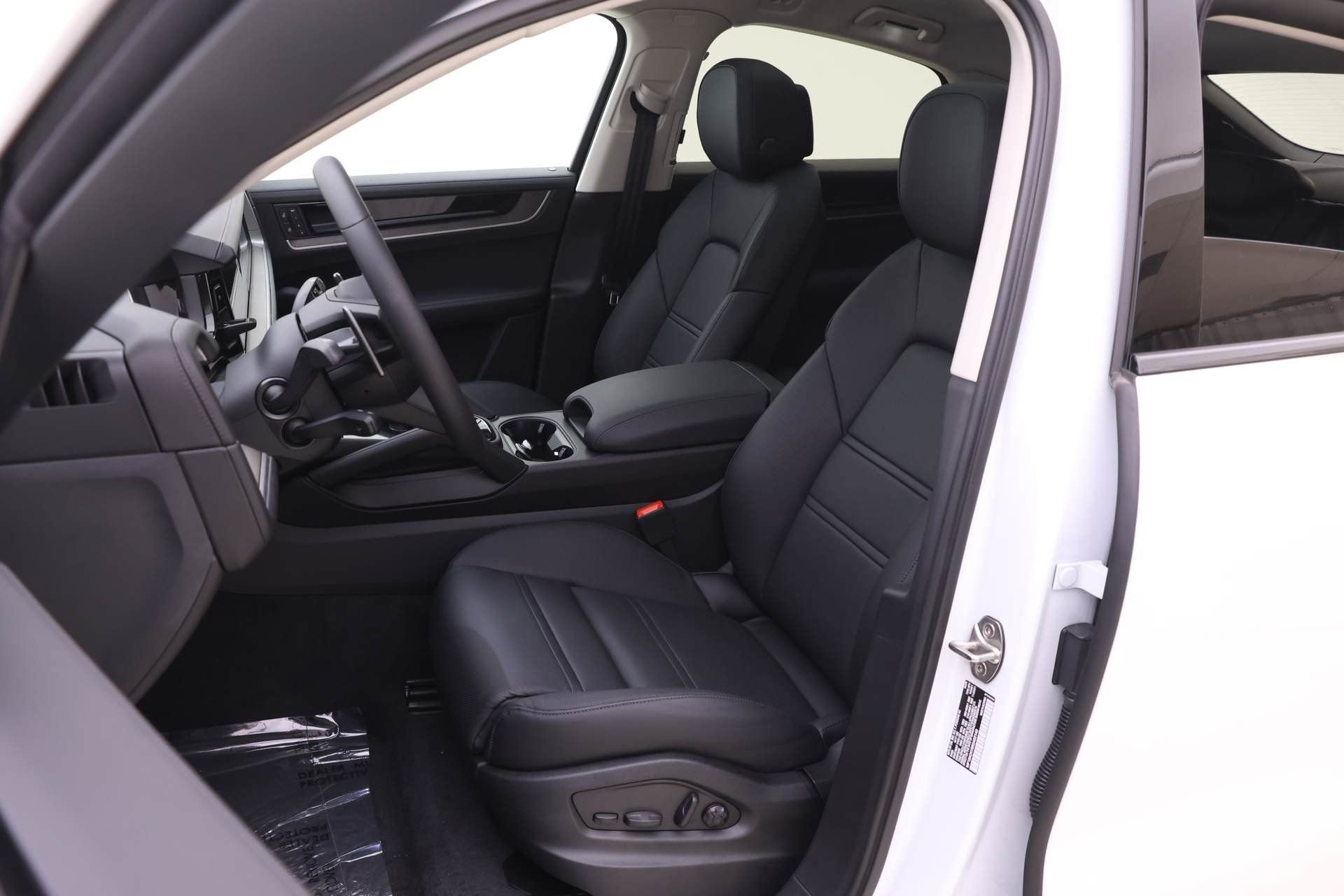 Used 2024 Porsche Cayenne Coupe image 5